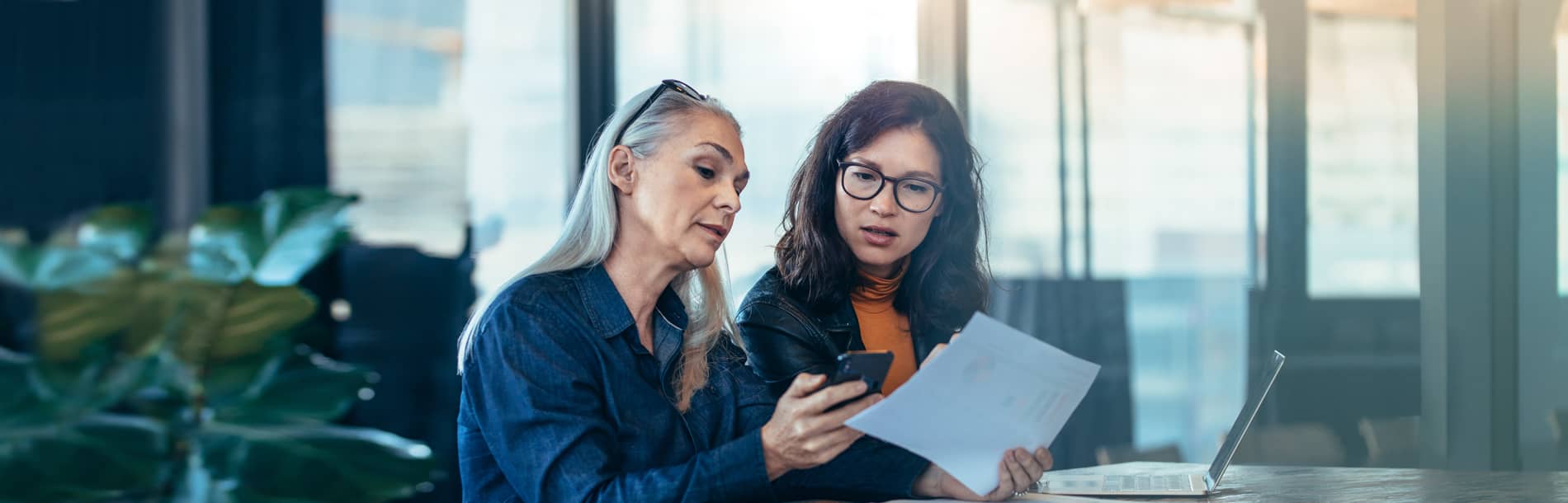 2 women working together