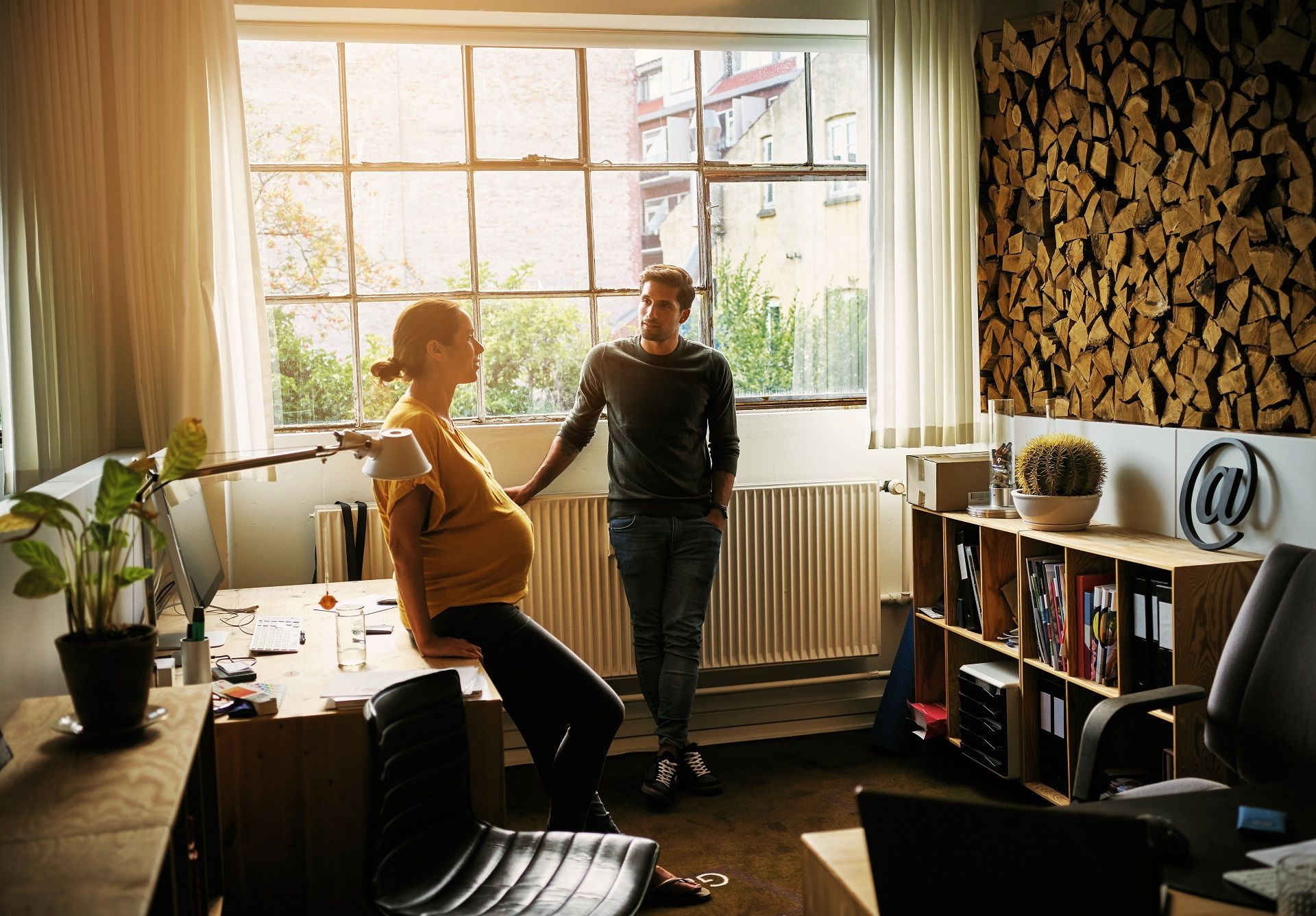 Man with pregnant woman